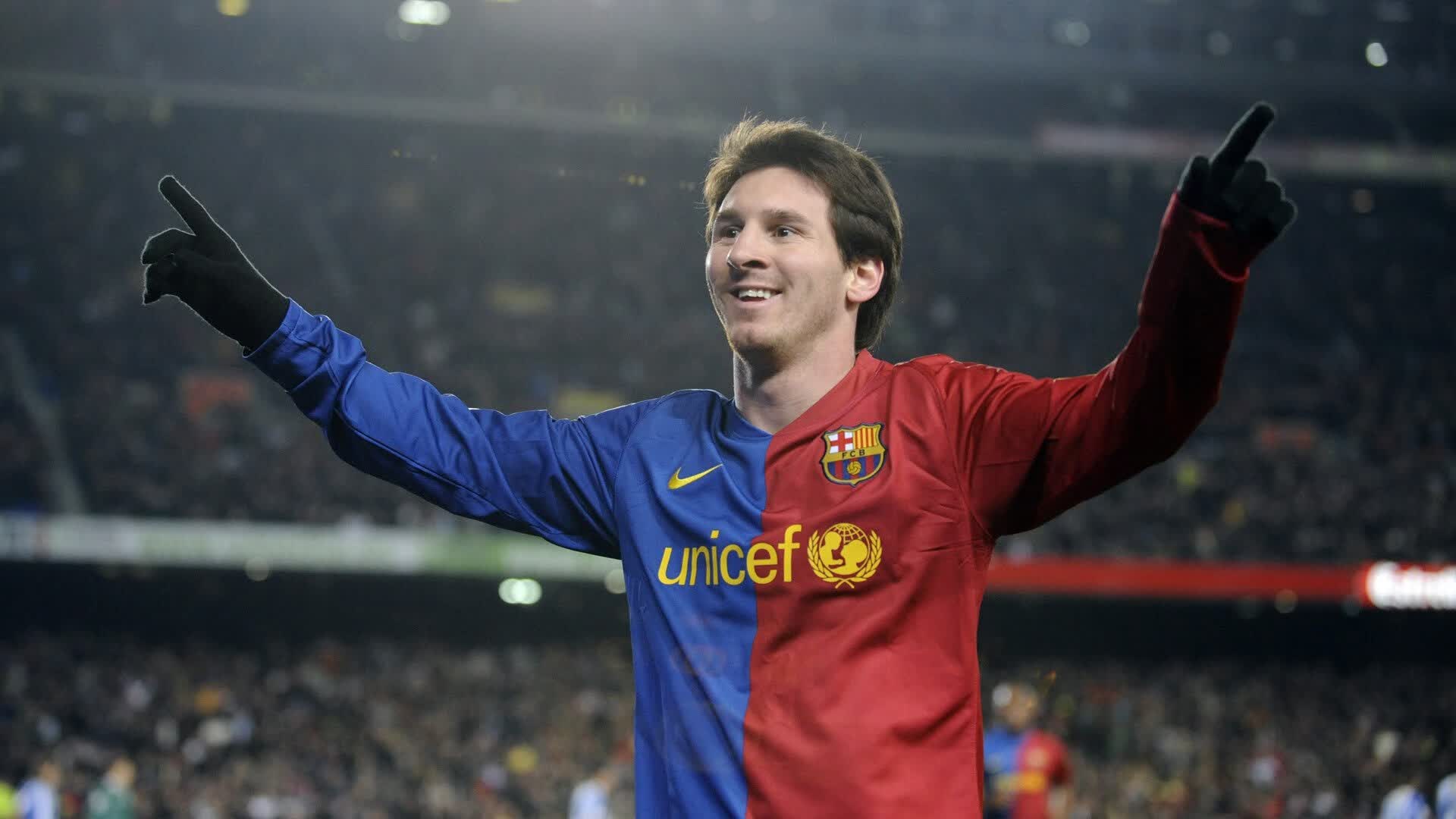 C罗帽子戏法闪耀,梅西后防线漏洞百出—足坛双骄的冰火两重天,C罗帽子戏法闪耀,梅西后防线漏洞百出—足坛双骄的冰火两重天